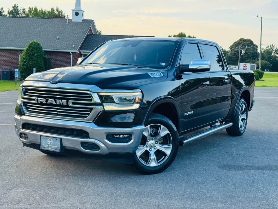Ram 1500 Crew Cab Laramie (2022) - Gasoline