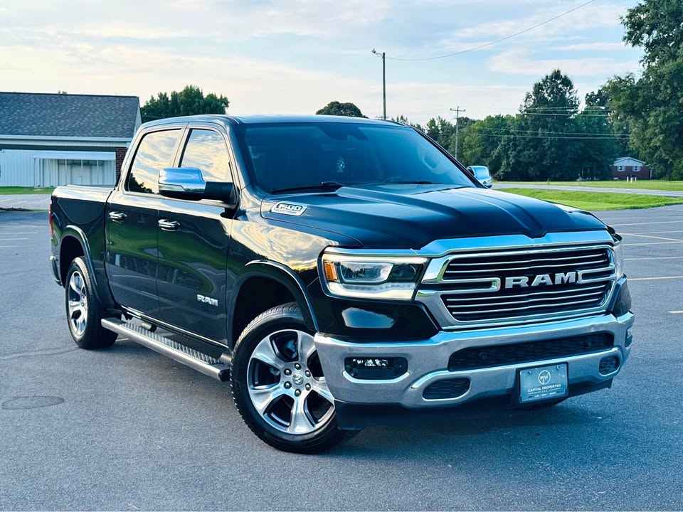 Ram 1500 Crew Cab Laramie (2022) - Gasoline