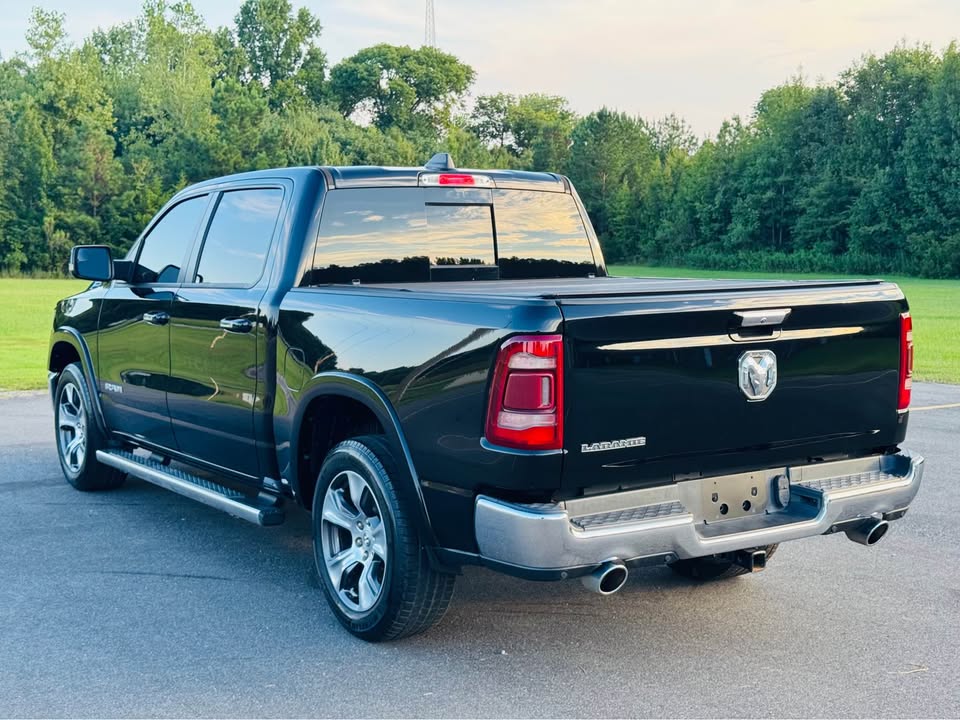 Ram 1500 Crew Cab Laramie (2022) - Gasoline