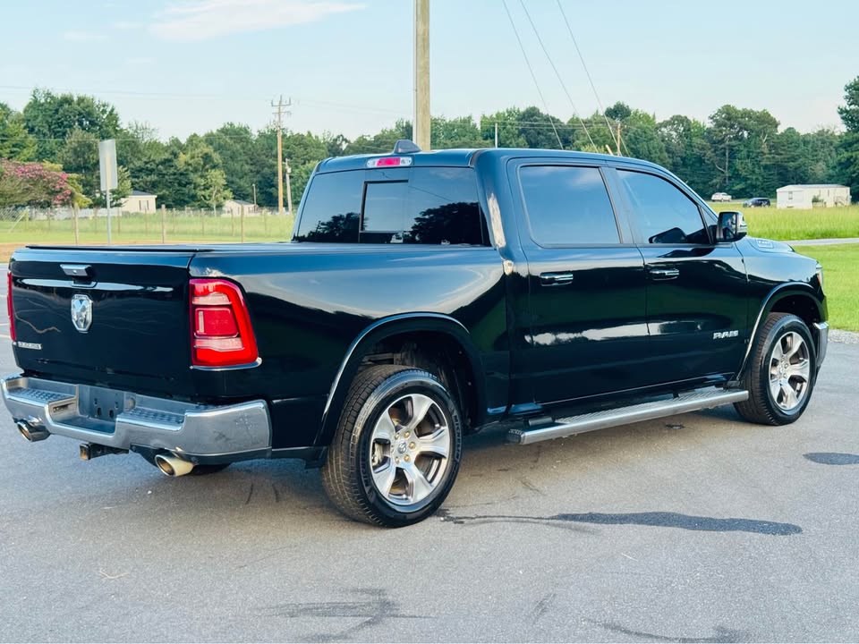 Ram 1500 Crew Cab Laramie (2022) - Gasoline