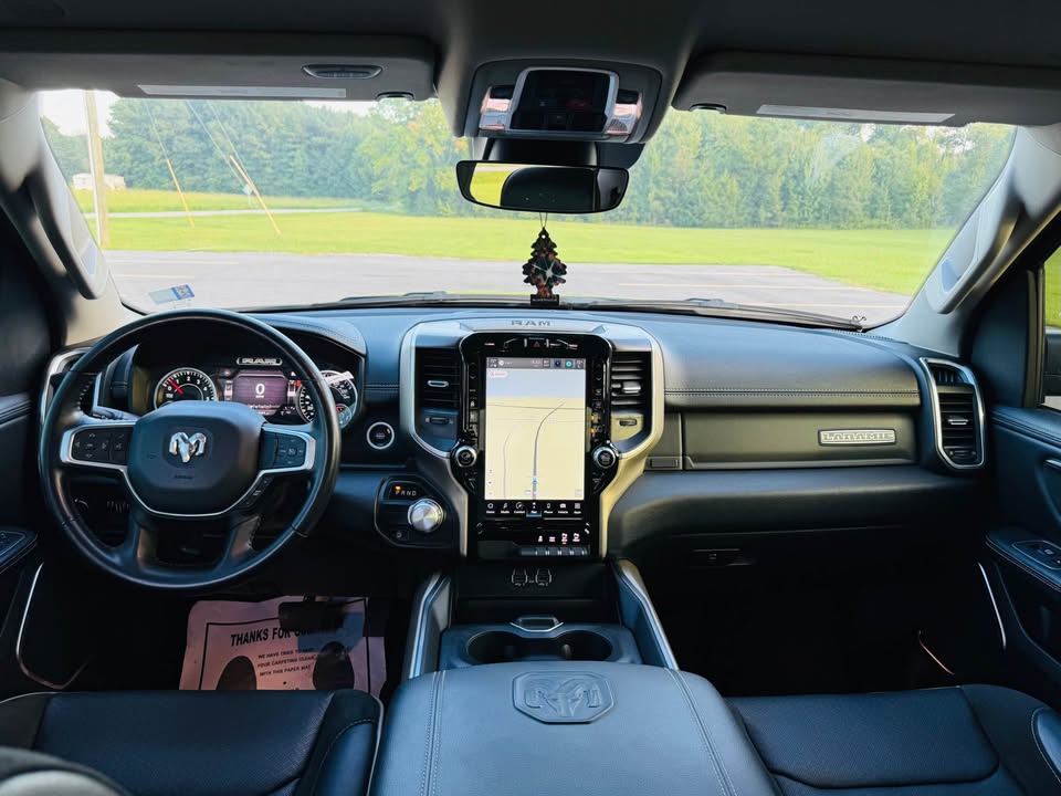 Ram 1500 Crew Cab Laramie (2022) - Gasoline