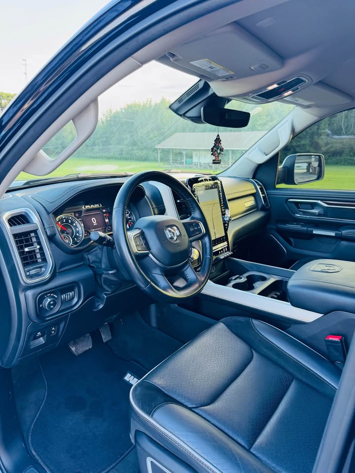 Ram 1500 Crew Cab Laramie (2022) - Gasoline