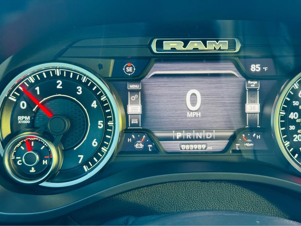 Ram 1500 Crew Cab Laramie (2022) - Gasoline