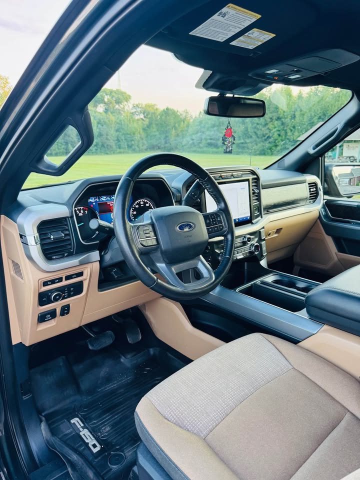 Ford F150 SuperCrew Cab XLT (2021) - Gasoline