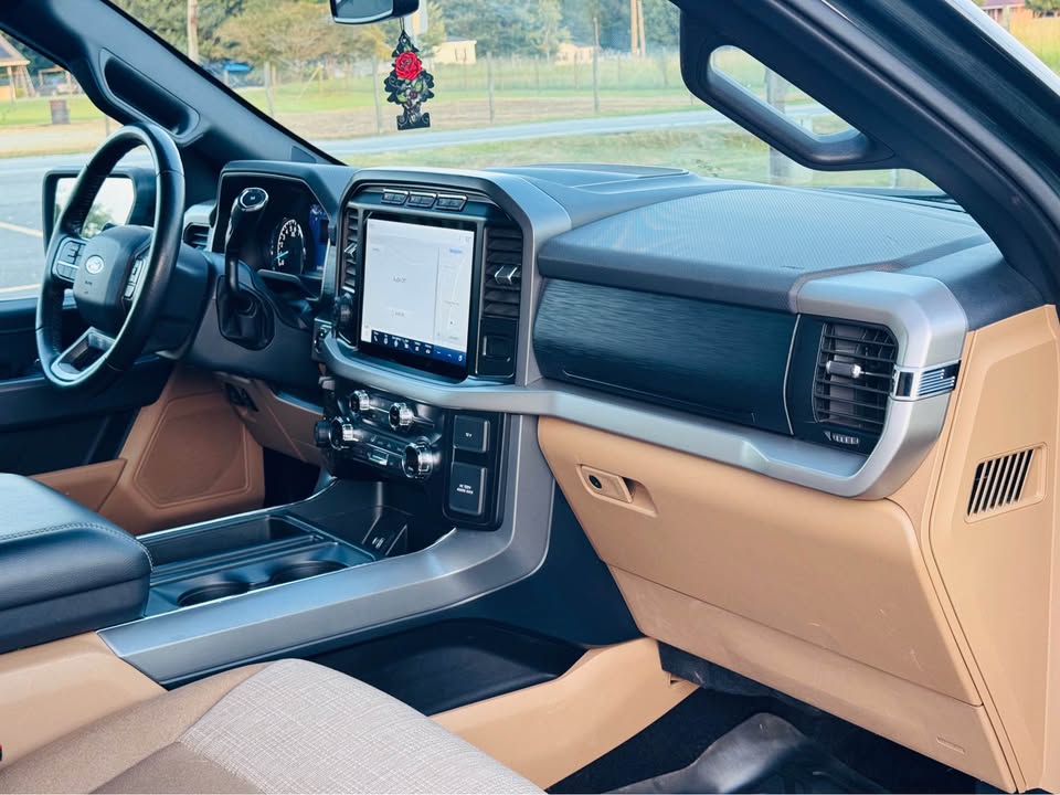Ford F150 SuperCrew Cab XLT (2021) - Gasoline
