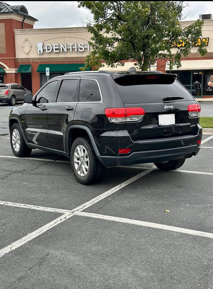 Jeep Grand Cherokee Laredo (2016) - Gasoline
