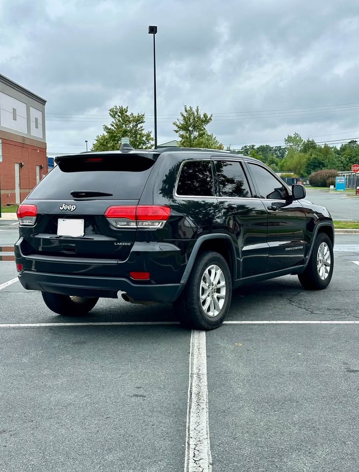 Jeep Grand Cherokee Laredo (2016) - Gasoline