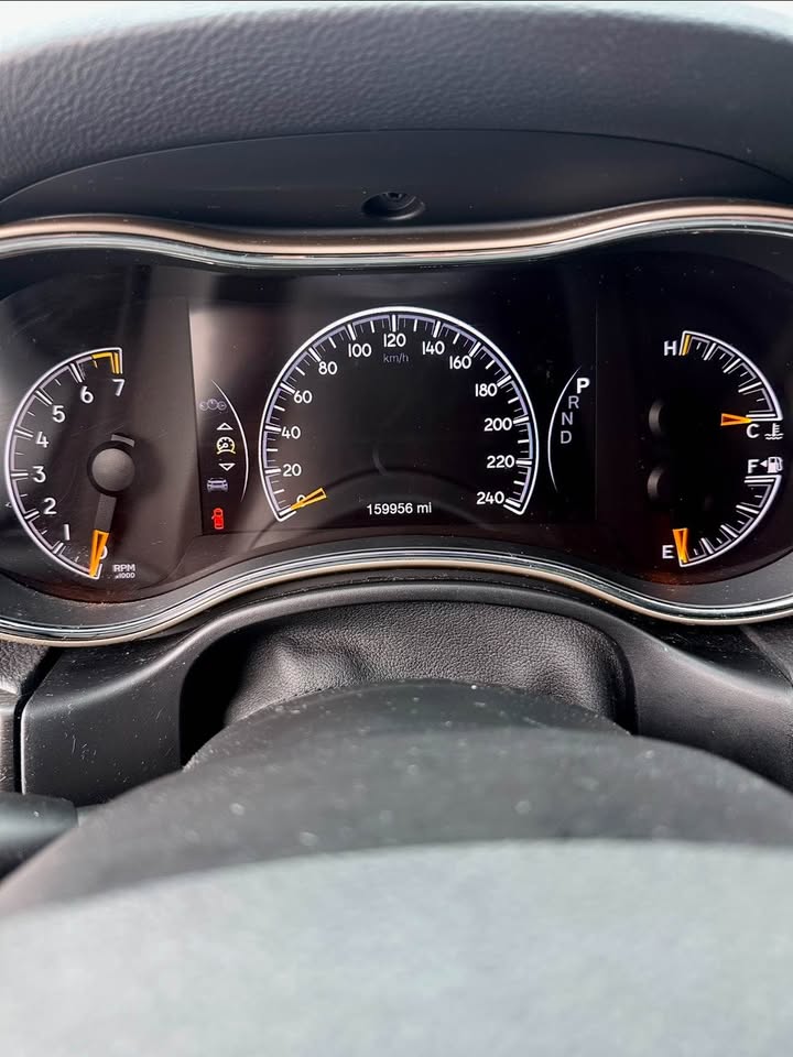 Jeep Grand Cherokee Laredo (2016) - Gasoline