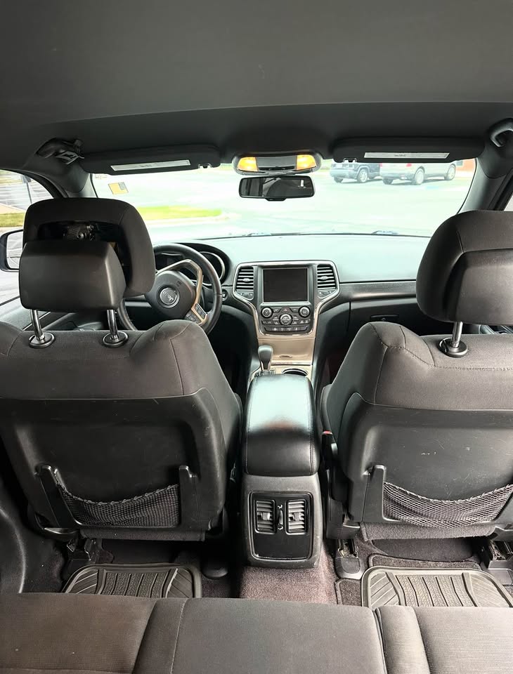 Jeep Grand Cherokee Laredo (2016) - Gasoline