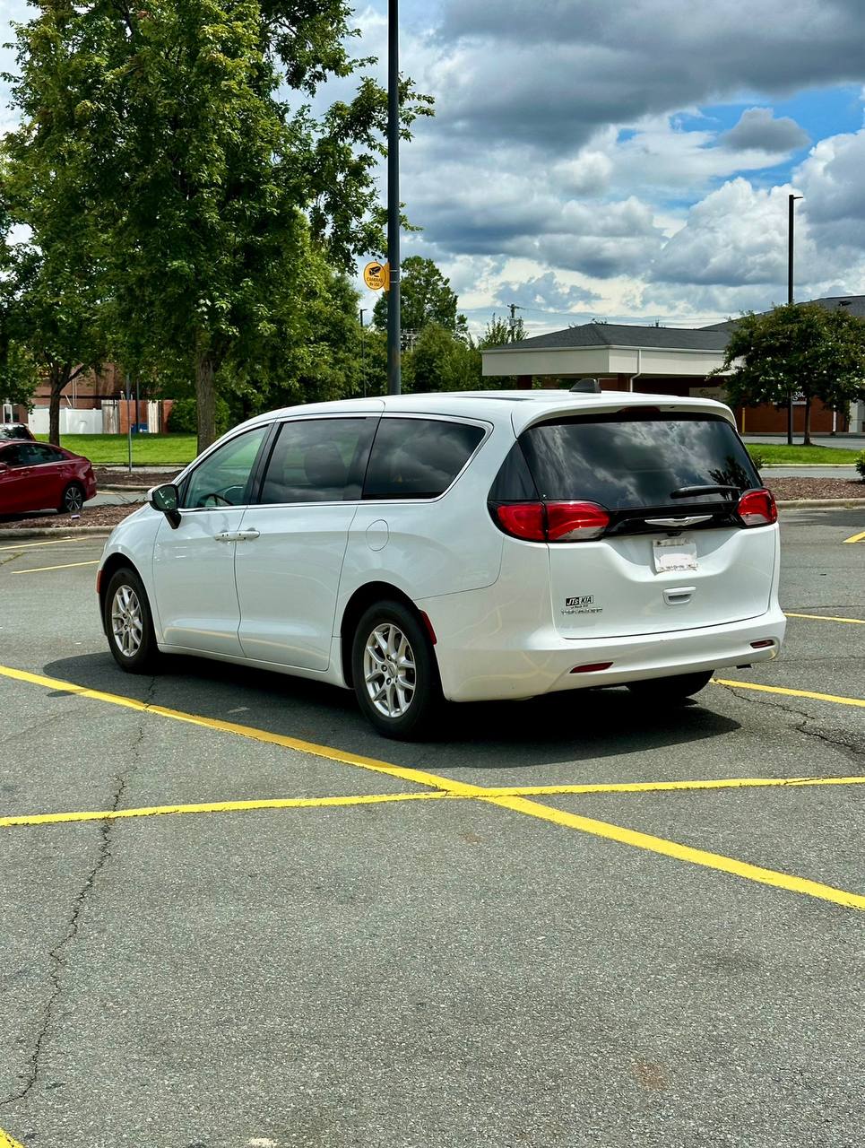 Chrysler Voyager LX (2023) - Gasoline