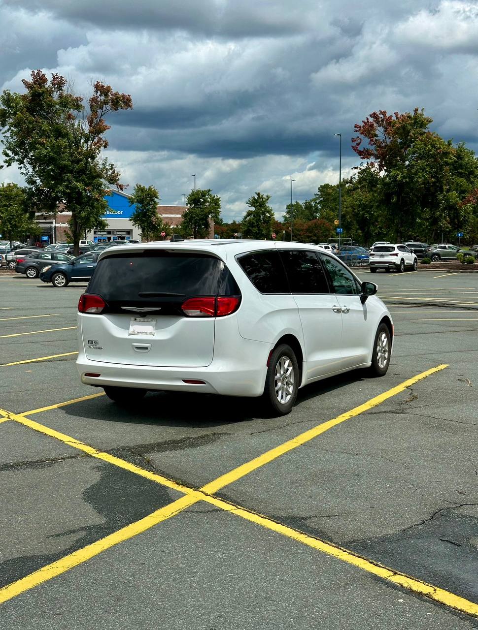 Chrysler Voyager LX (2023) - Gasoline