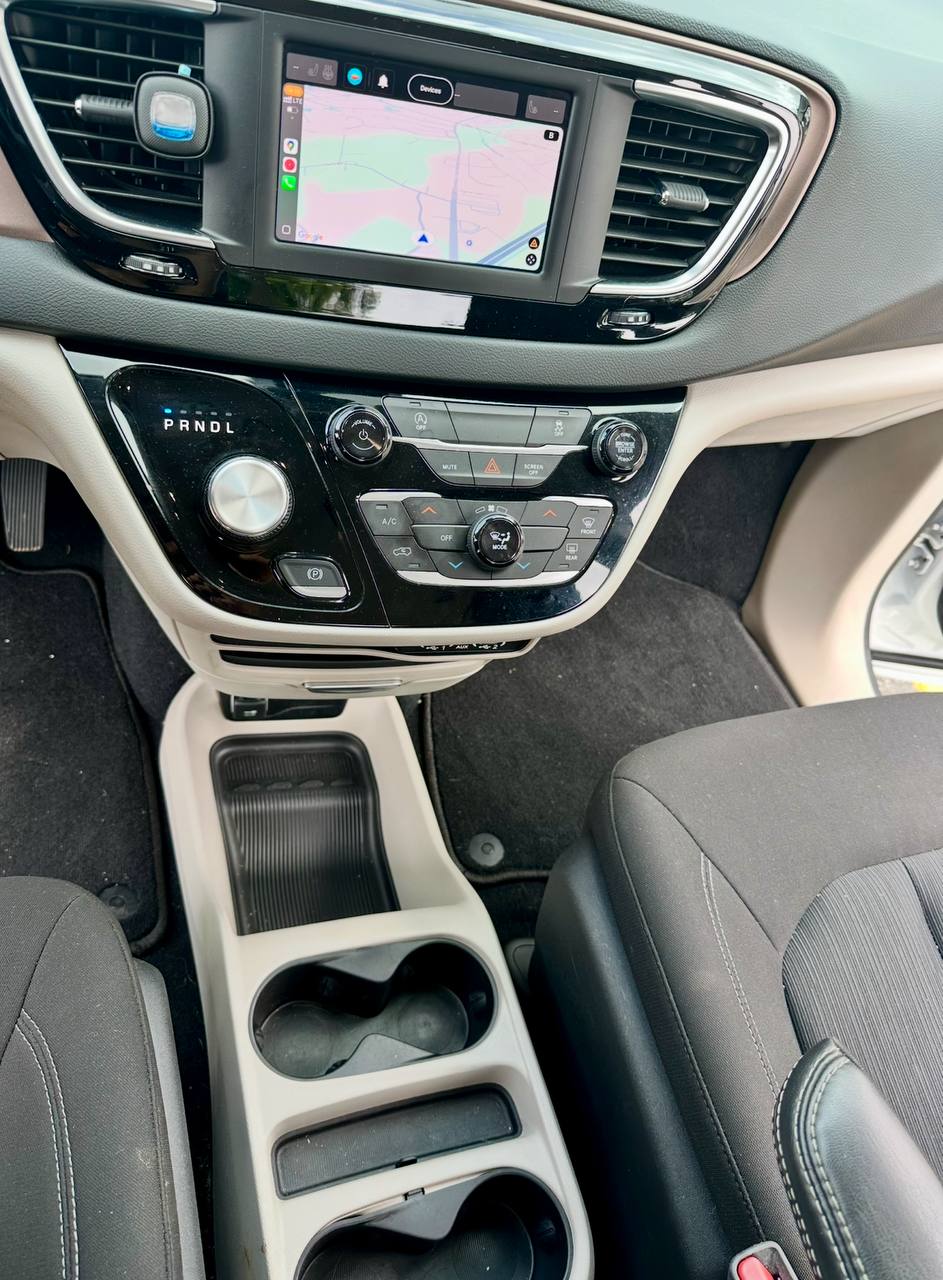 Chrysler Voyager LX (2023) - Gasoline