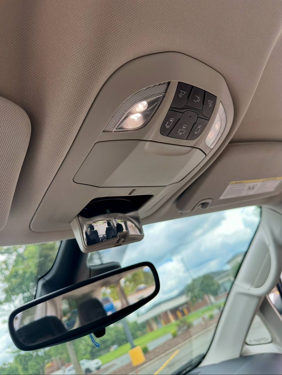 Chrysler Voyager LX (2023) - Gasoline