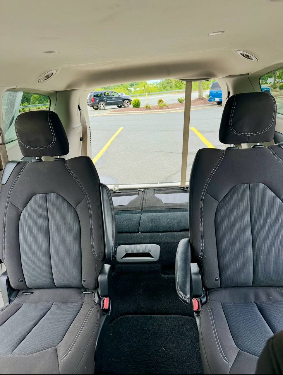 Chrysler Voyager LX (2023) - Gasoline