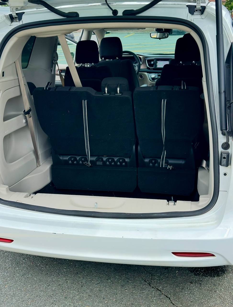 Chrysler Voyager LX (2023) - Gasoline