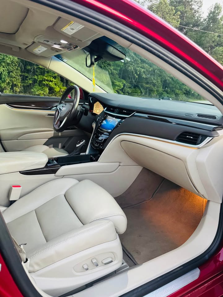 Cadillac XTS Premium Collection (2013) - Gasoline