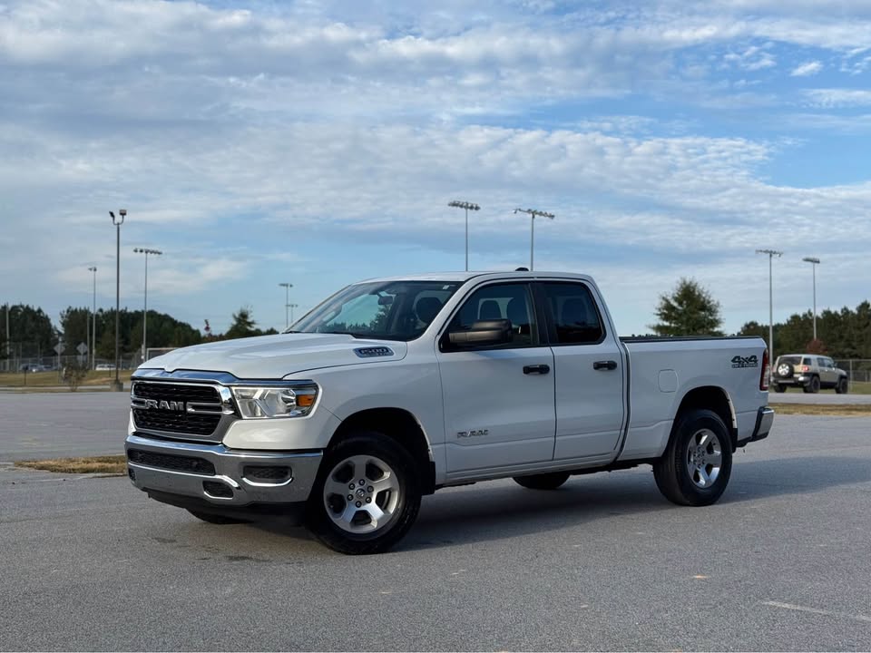 Ram 1500 Classic Tradesman Quad Cab (2019) - Gasoline