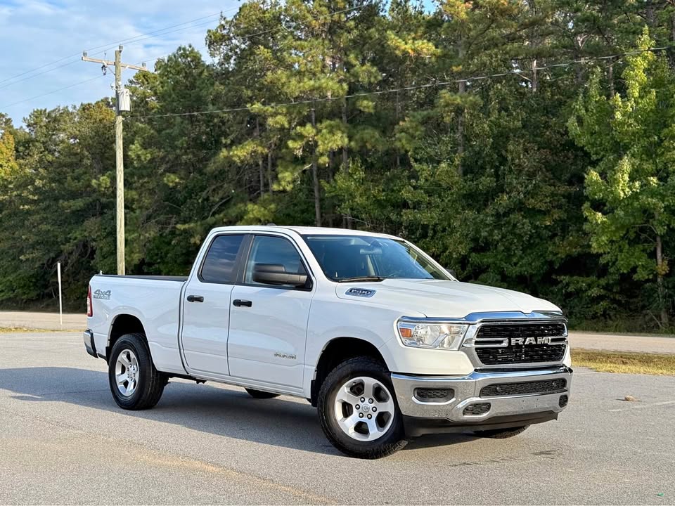Ram 1500 Classic Tradesman Quad Cab (2019) - Gasoline
