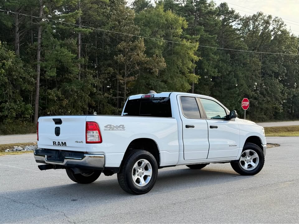 Ram 1500 Classic Tradesman Quad Cab (2019) - Gasoline