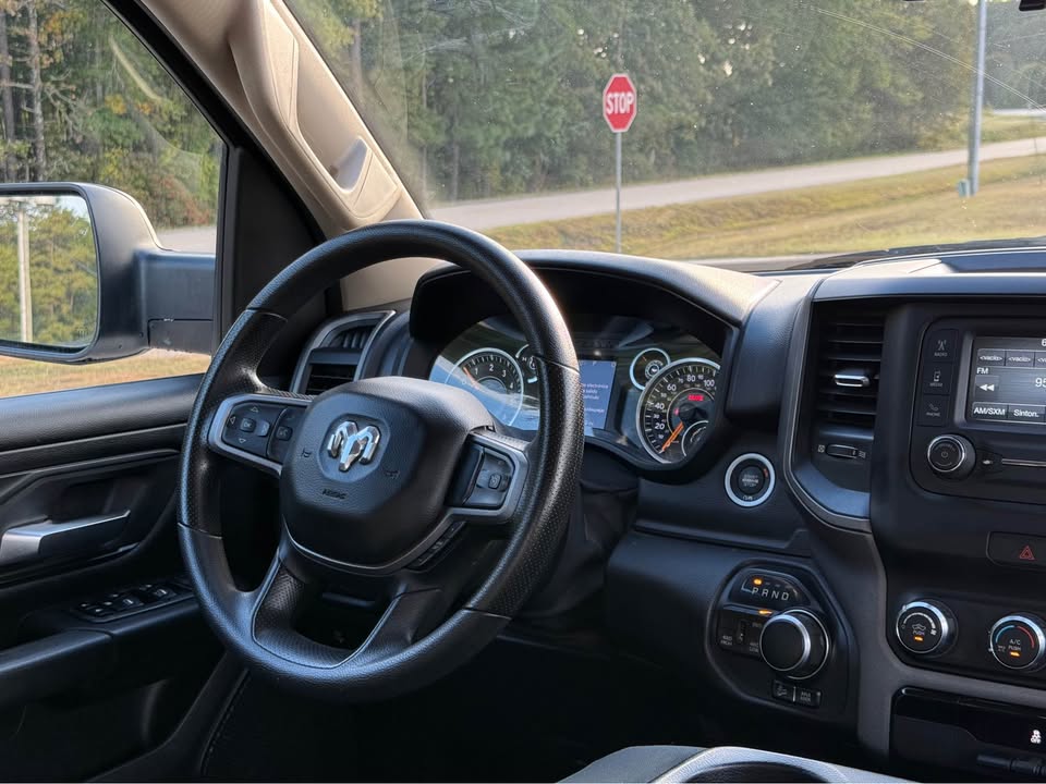Ram 1500 Classic Tradesman Quad Cab (2019) - Gasoline