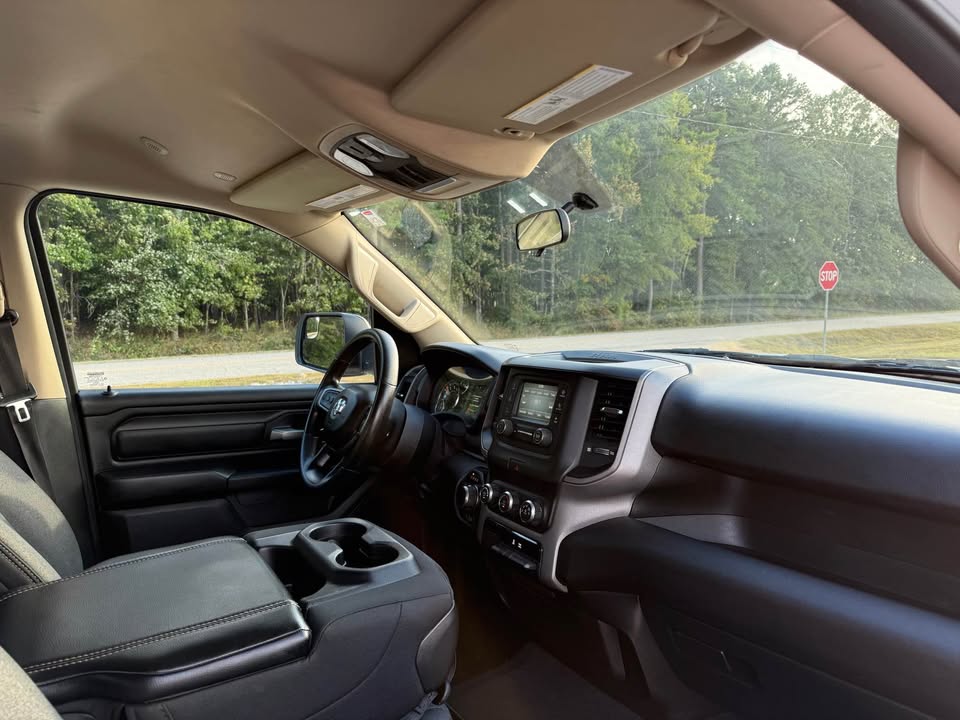 Ram 1500 Classic Tradesman Quad Cab (2019) - Gasoline