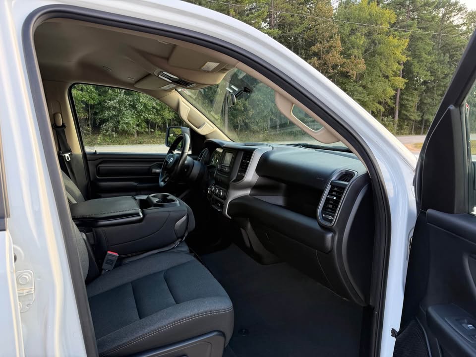 Ram 1500 Classic Tradesman Quad Cab (2019) - Gasoline