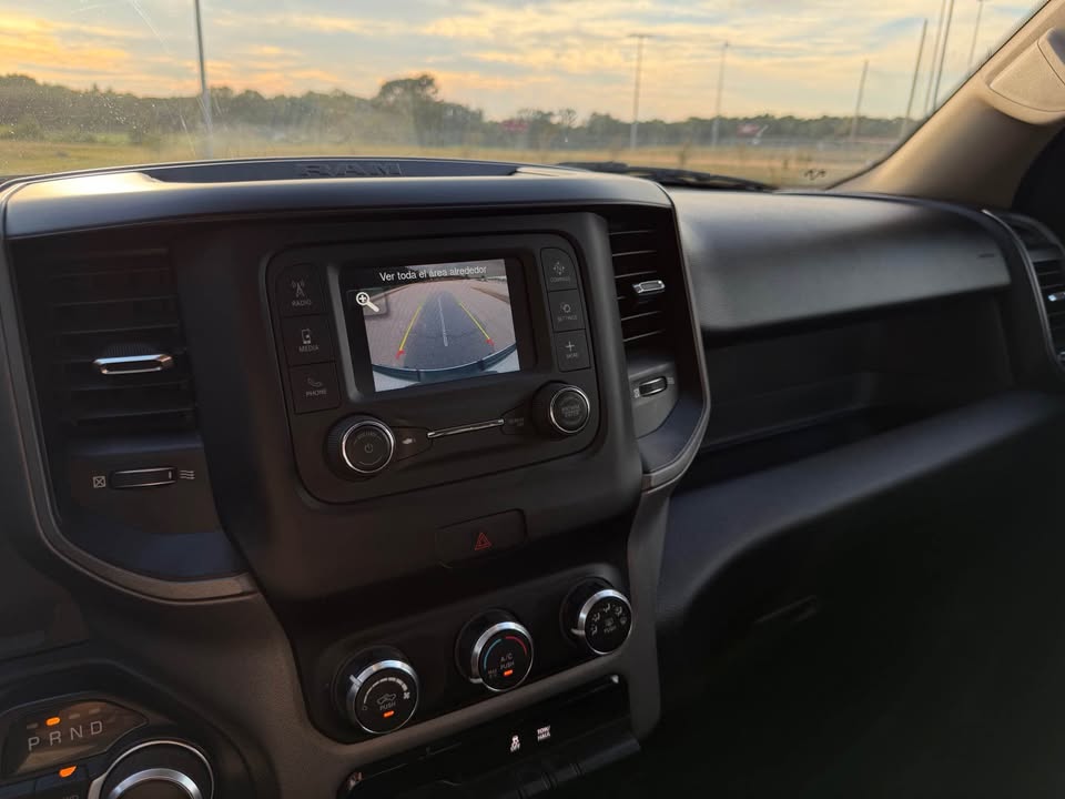 Ram 1500 Classic Tradesman Quad Cab (2019) - Gasoline