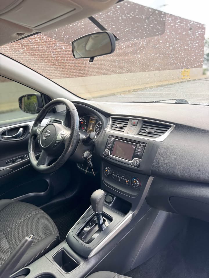Nissan Sentra S (2018) - Gasoline