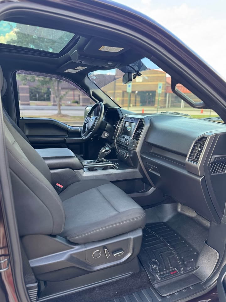 Ford F150 SuperCrew Cab XLT (2018) - Gasoline