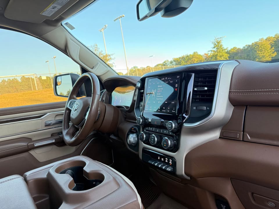 Ram 1500 Crew Cab Laramie (2019) - Gasoline