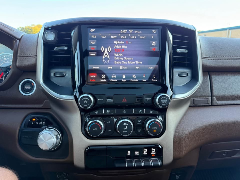 Ram 1500 Crew Cab Laramie (2019) - Gasoline
