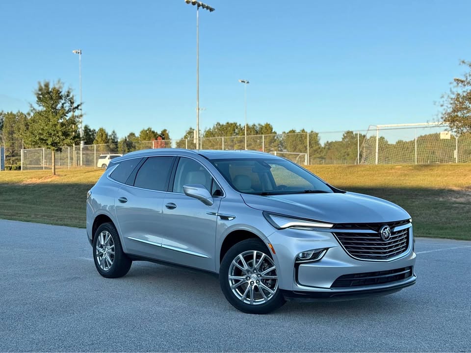 Buick Enclave Essence (2022) - Gasoline