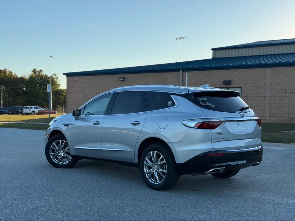 Buick Enclave Essence (2022) - Gasoline