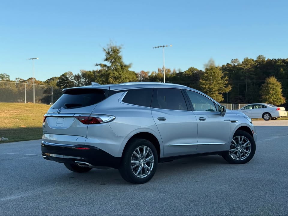 Buick Enclave Essence (2022) - Gasoline