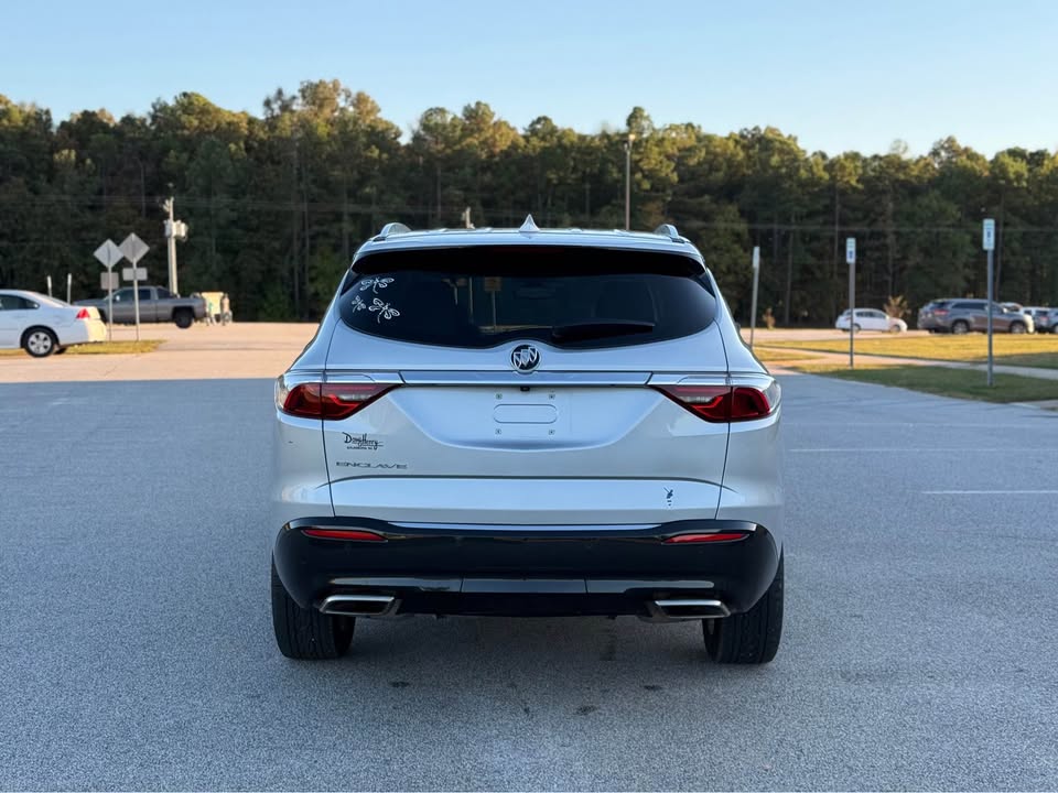 Buick Enclave Essence (2022) - Gasoline