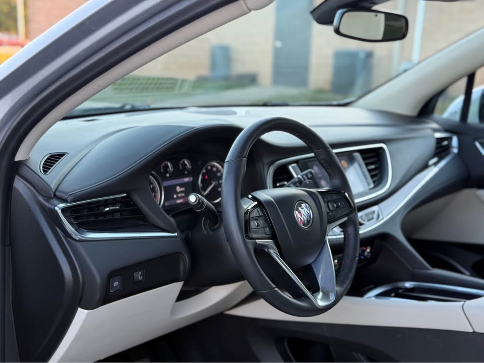 Buick Enclave Essence (2022) - Gasoline