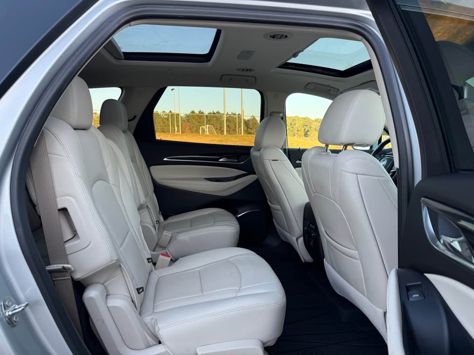 Buick Enclave Essence (2022) - Gasoline