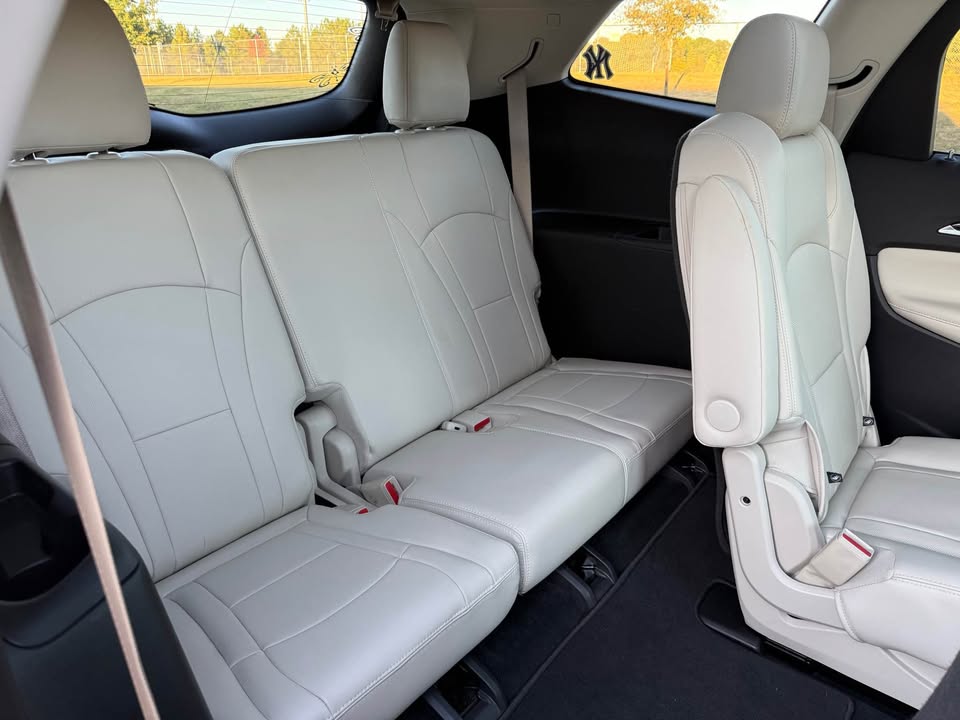 Buick Enclave Essence (2022) - Gasoline