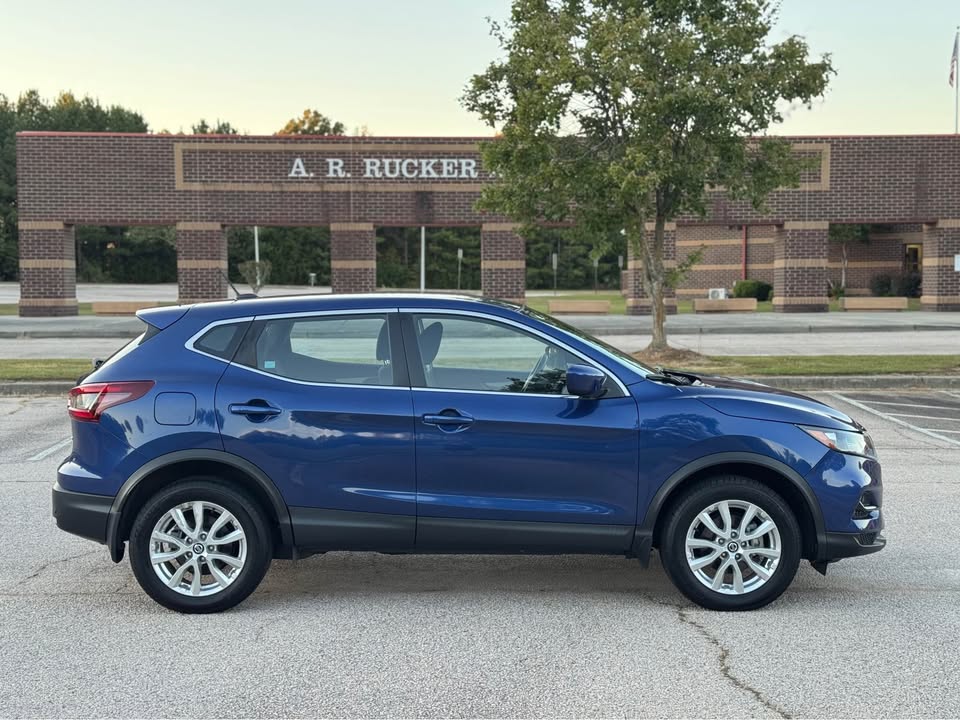 Nissan Rogue Sport S (2022) - Gasoline