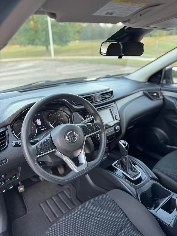 Nissan Rogue Sport S (2022) - Gasoline